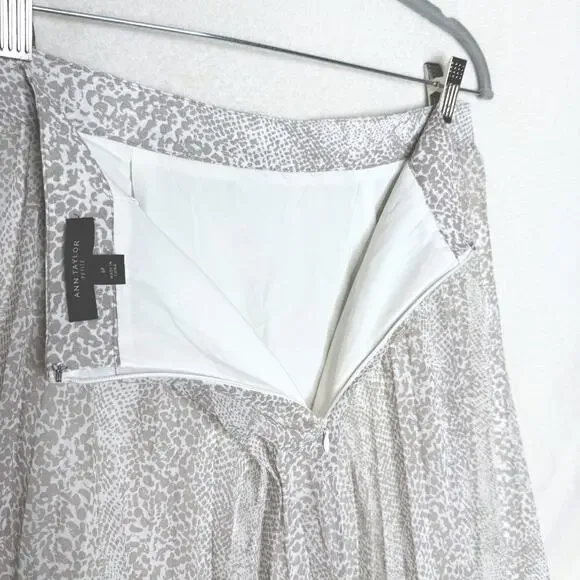 Ann Taylor Pleated Snakeskin Accordion Midi Skirt Size 6P White Gray Office - Picture 7 of 9